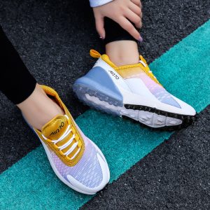 Sports and leisure running shoes